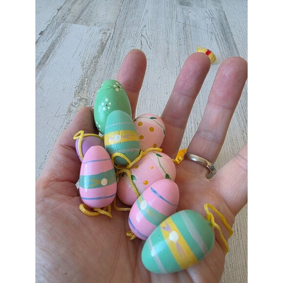 Vintage wooden mini Easter egg ornament Xmas tree spring decor - Picture 3 of 3